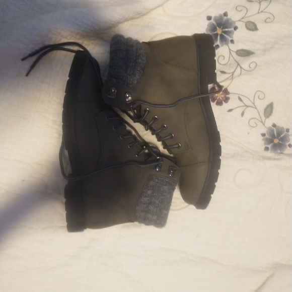 dark green combat style boots, size 9.5, MIA brand - Picture 3 of 9